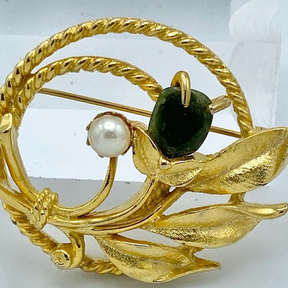 Sarah Coventry Signed Gold Plate Flower Faux Pearl Green Stone Circle Brooch Pin - Picture 7 of 9
